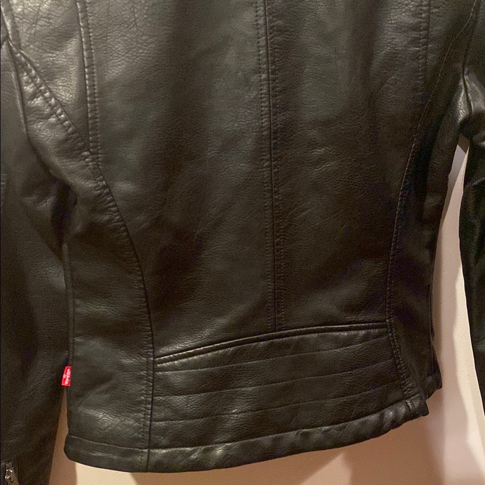 Levi's Black Leather Cropped Jacket with Wide Collar - Picture 8 of 10